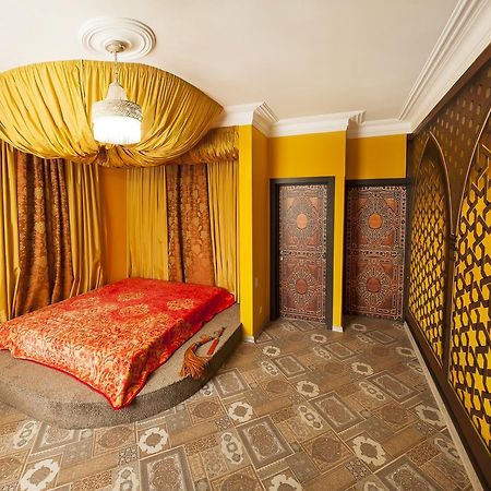 קייב Dating Hotel Cherry Twins (Adults Only) מראה חיצוני תמונה