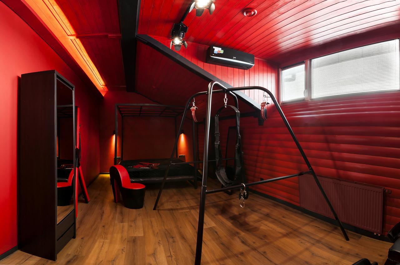 קייב Dating Hotel Cherry Twins (Adults Only) מראה חיצוני תמונה