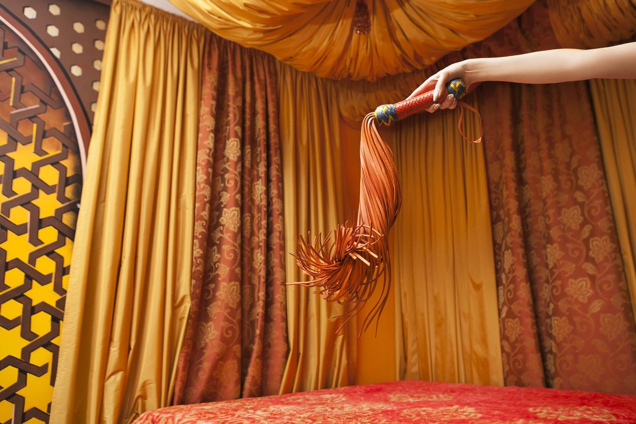 קייב Dating Hotel Cherry Twins (Adults Only) מראה חיצוני תמונה