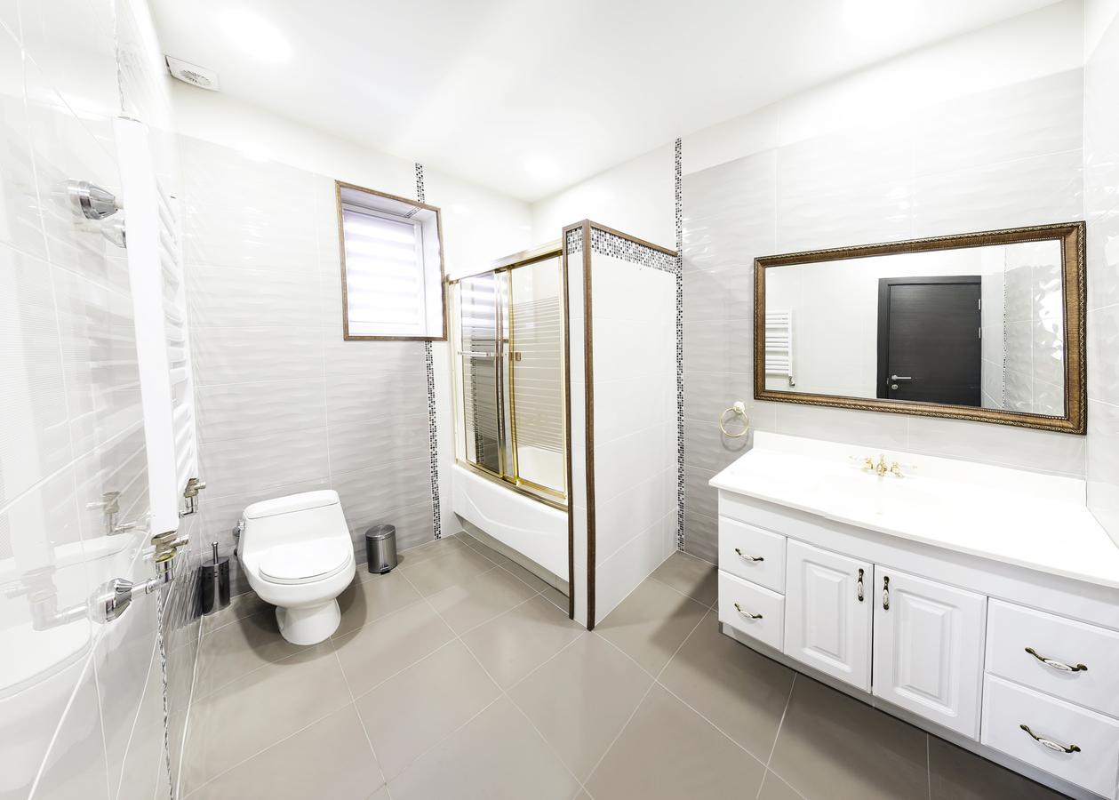 קייב Dating Hotel Cherry Twins (Adults Only) מראה חיצוני תמונה