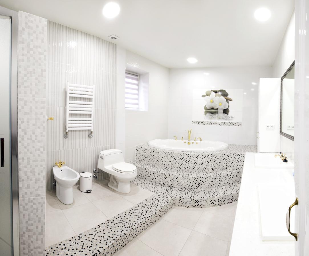 קייב Dating Hotel Cherry Twins (Adults Only) מראה חיצוני תמונה