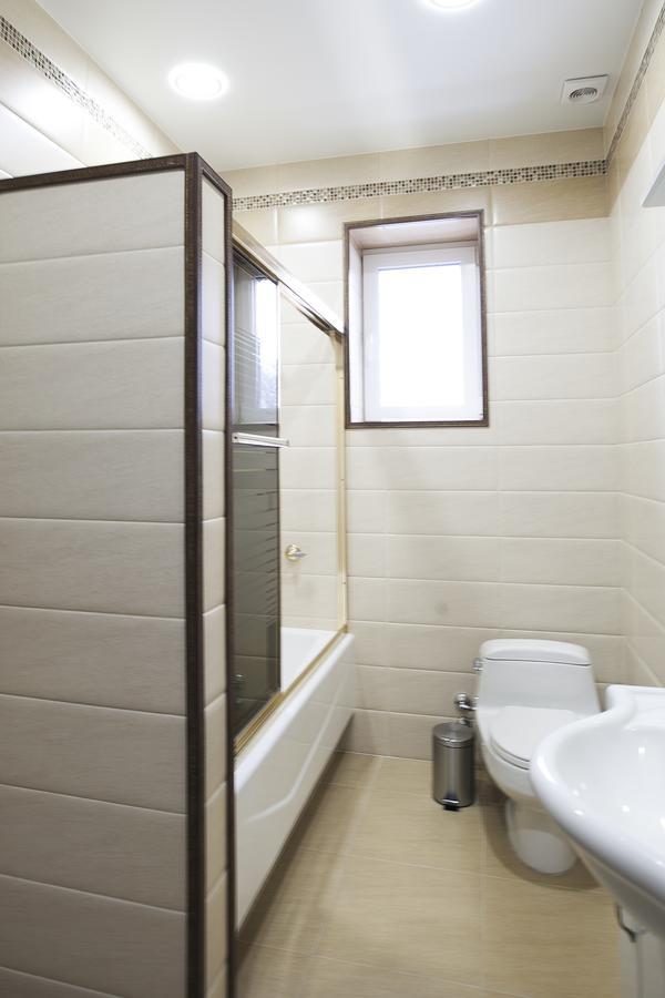 קייב Dating Hotel Cherry Twins (Adults Only) מראה חיצוני תמונה