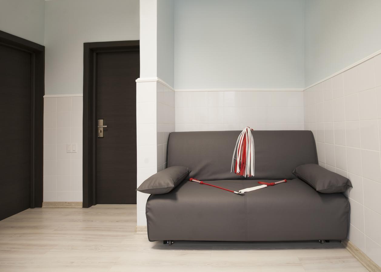 קייב Dating Hotel Cherry Twins (Adults Only) מראה חיצוני תמונה